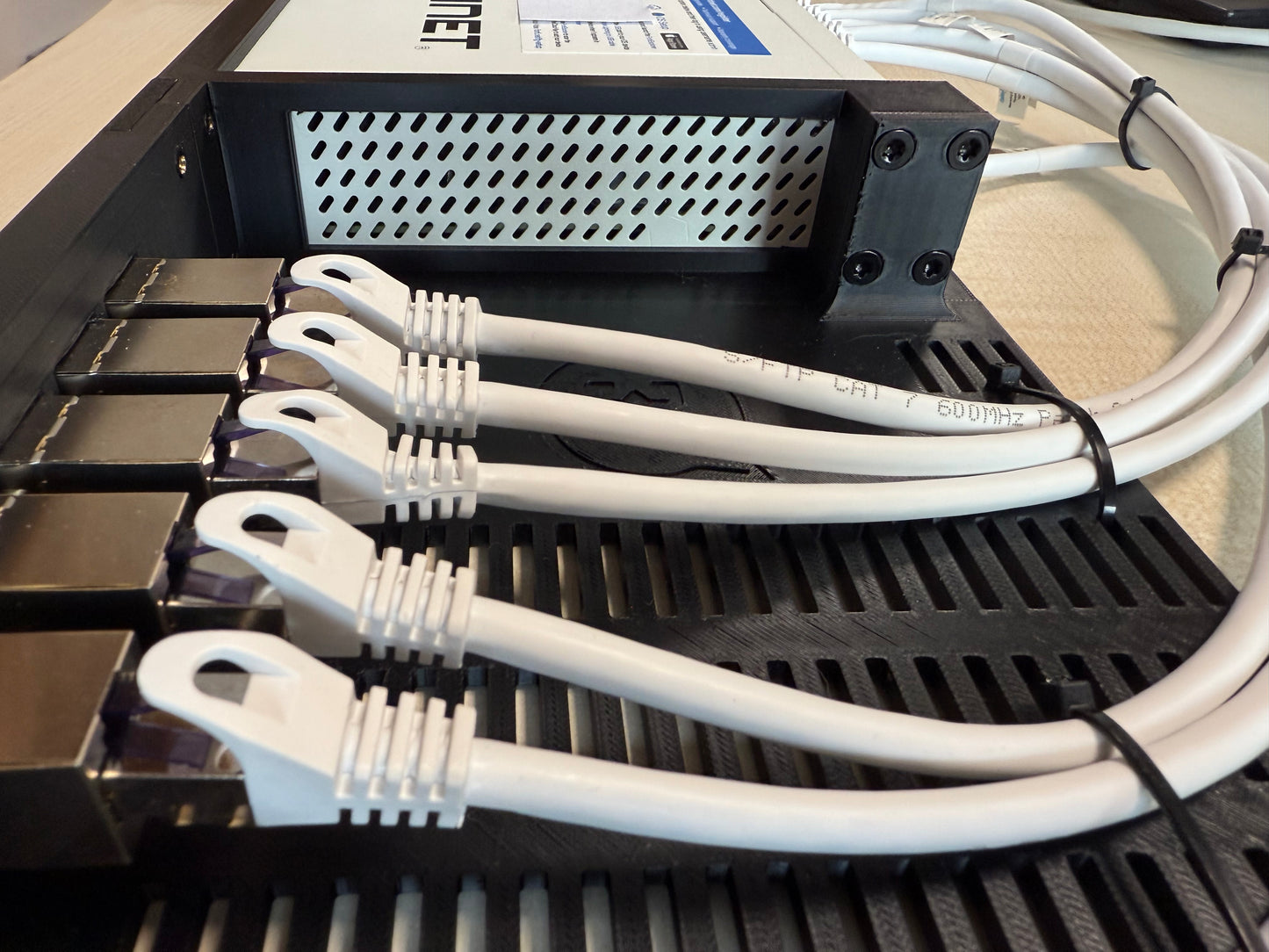 Rackmount Panel für Fortinet FortiGate 40F – 19" Version