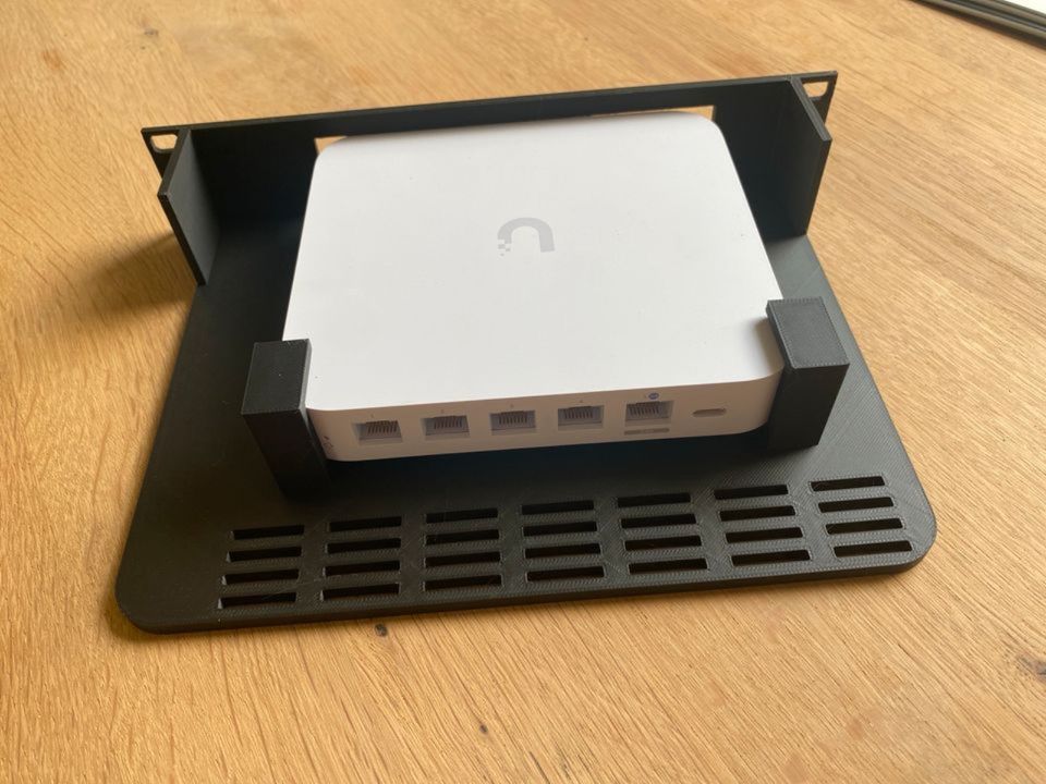 Rackmount Panel für UniFi UCG-Max / UCG-Ultra – 10" Version