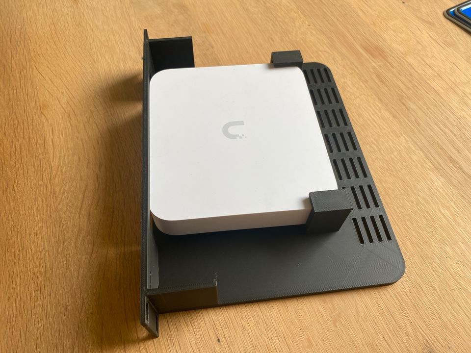 Rackmount Panel für UniFi UCG-Max / UCG-Ultra – 10" Version